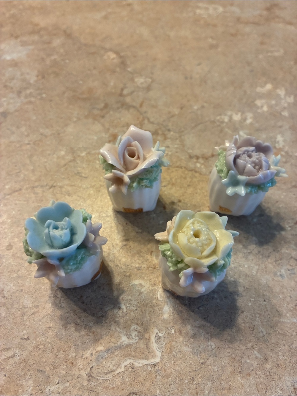 Set of 4 Ardalt vintage salt & pepper shakers